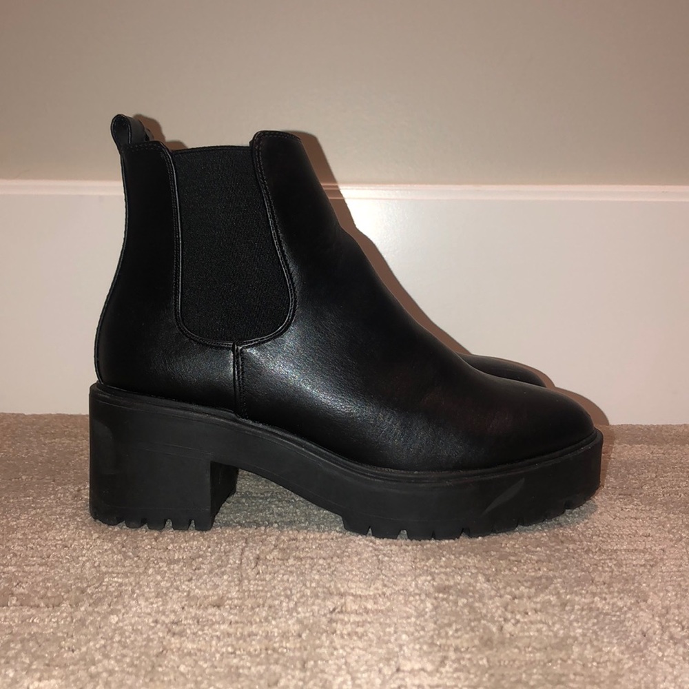 Matte Black Leather Chelsea Boots